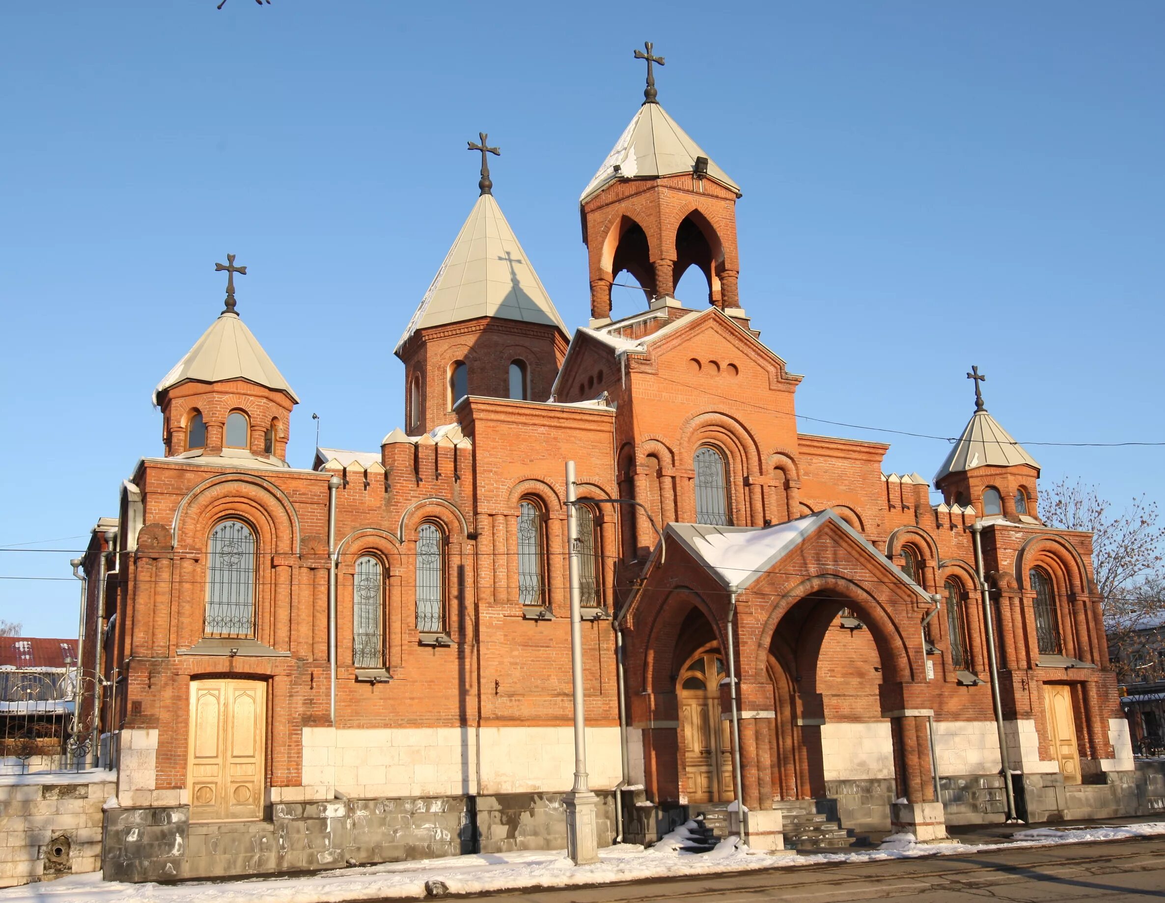 Можно ли в армянскую церковь. Армянская Апостольская православная Церковь. Армяно-Григорианская Церковь. Григорианская Апостольская Церковь Ереван. Церковь Святого Григория просветителя (Владикавказ).