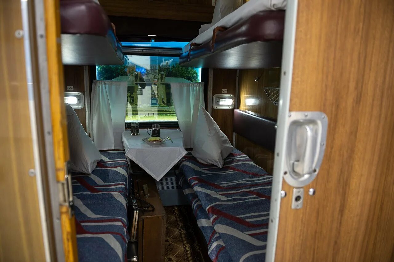 Чс6. Испанские поезда renfe. Поезд 129ы. Поезд фото. Поезда railway express.