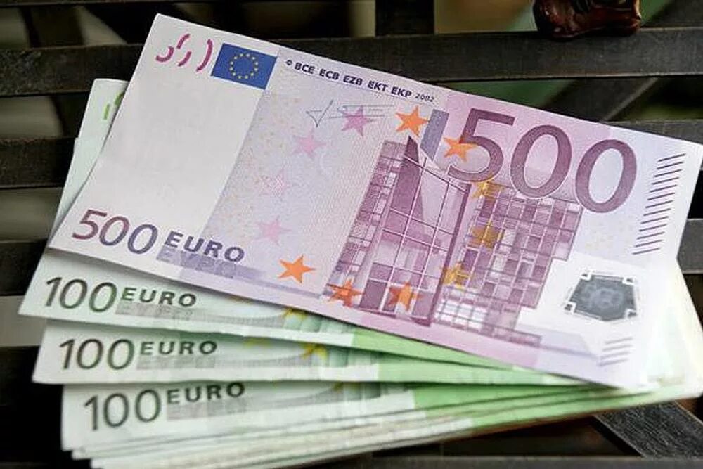 Купюры евро. Банкноты евро 500. 500 евро. Евро 2002 года 200 евро. Деньги евро.