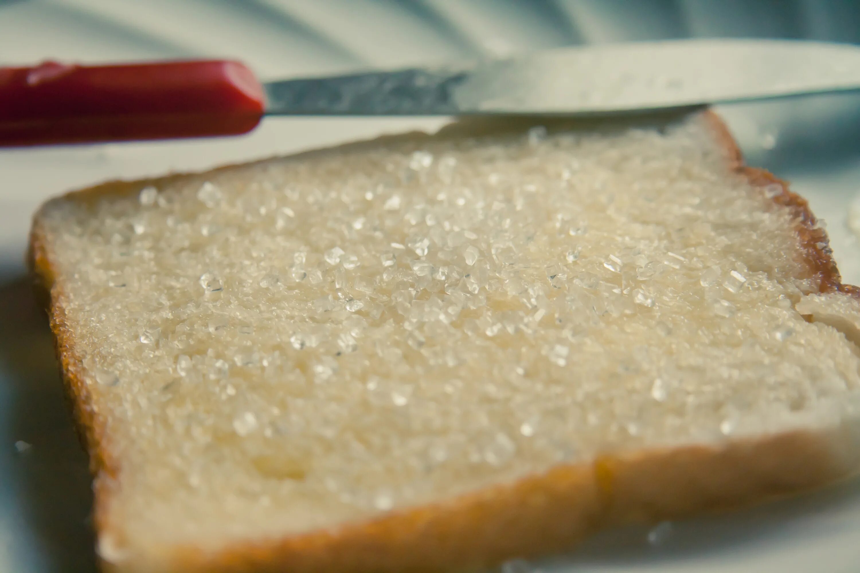 Черный хлеб сахар. Хлеб с сахаром. Бутерброд с сахаром. Хлеб с подсолнечным маслом. Хлеб растительное масло и сахар.
