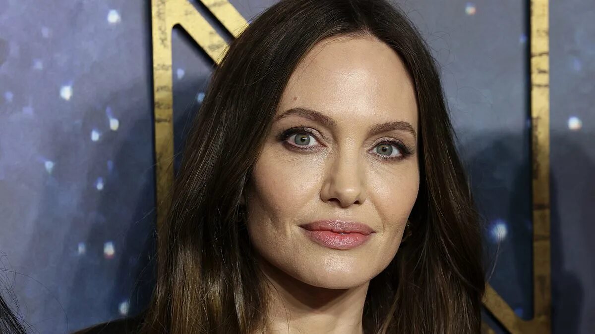 Джоли сейчас 2024 фото Angelina Jolie's Newest Tattoo Is a Heartfelt Shoutout to Her Daughter Vivienne