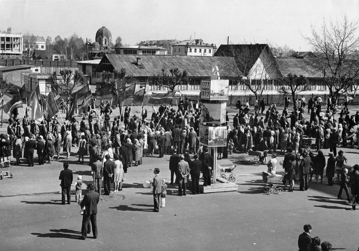 Рыбинск год постройки. Сенной рынок Рыбинск. Старый Рыбинск Сенной рынок. Сенная площадь Рыбинск. Рыбинск ретро сквер.