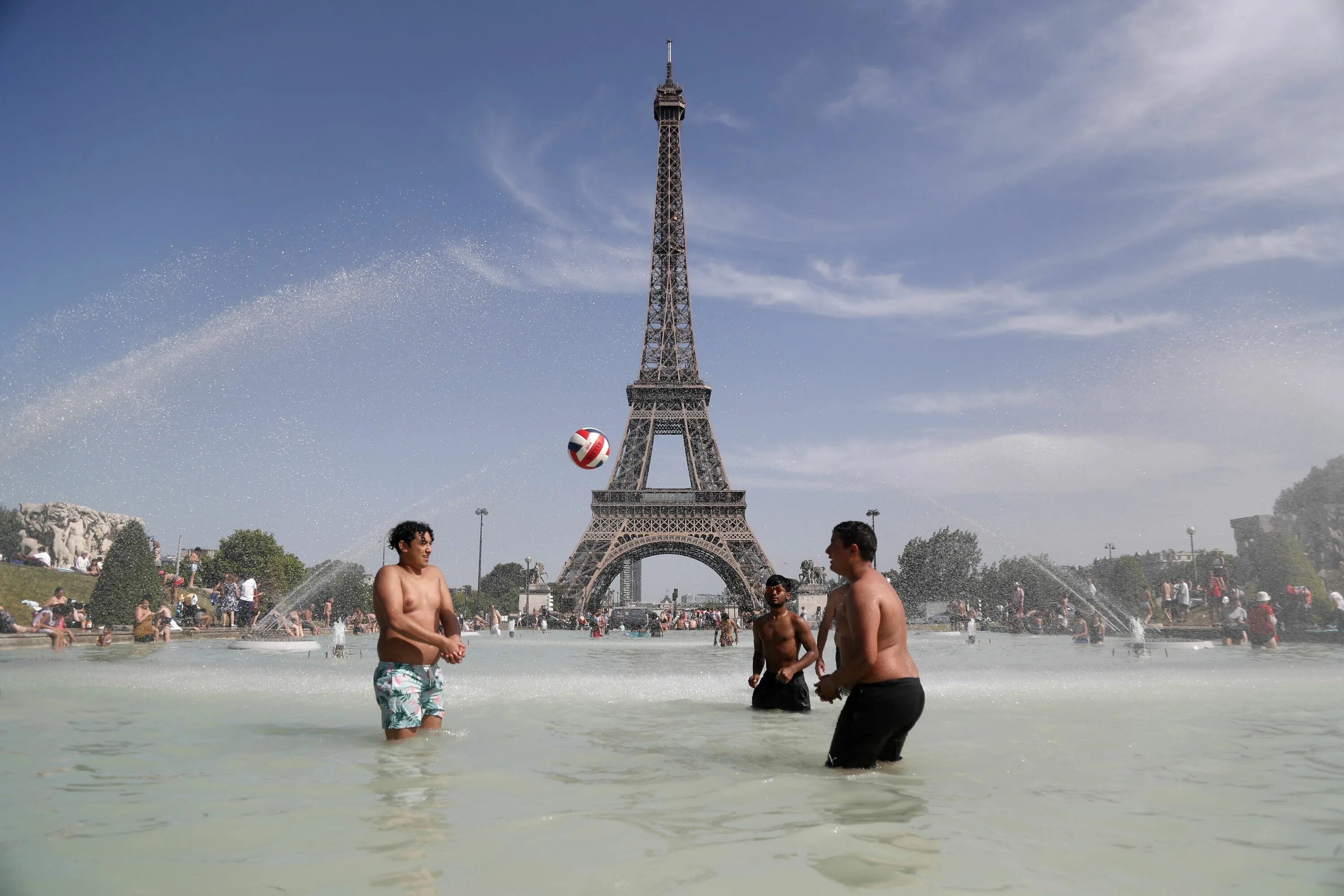2003 Год жара во Франции. Климат Франции. Аномальная жара во Франции. Каникулы во Франции.