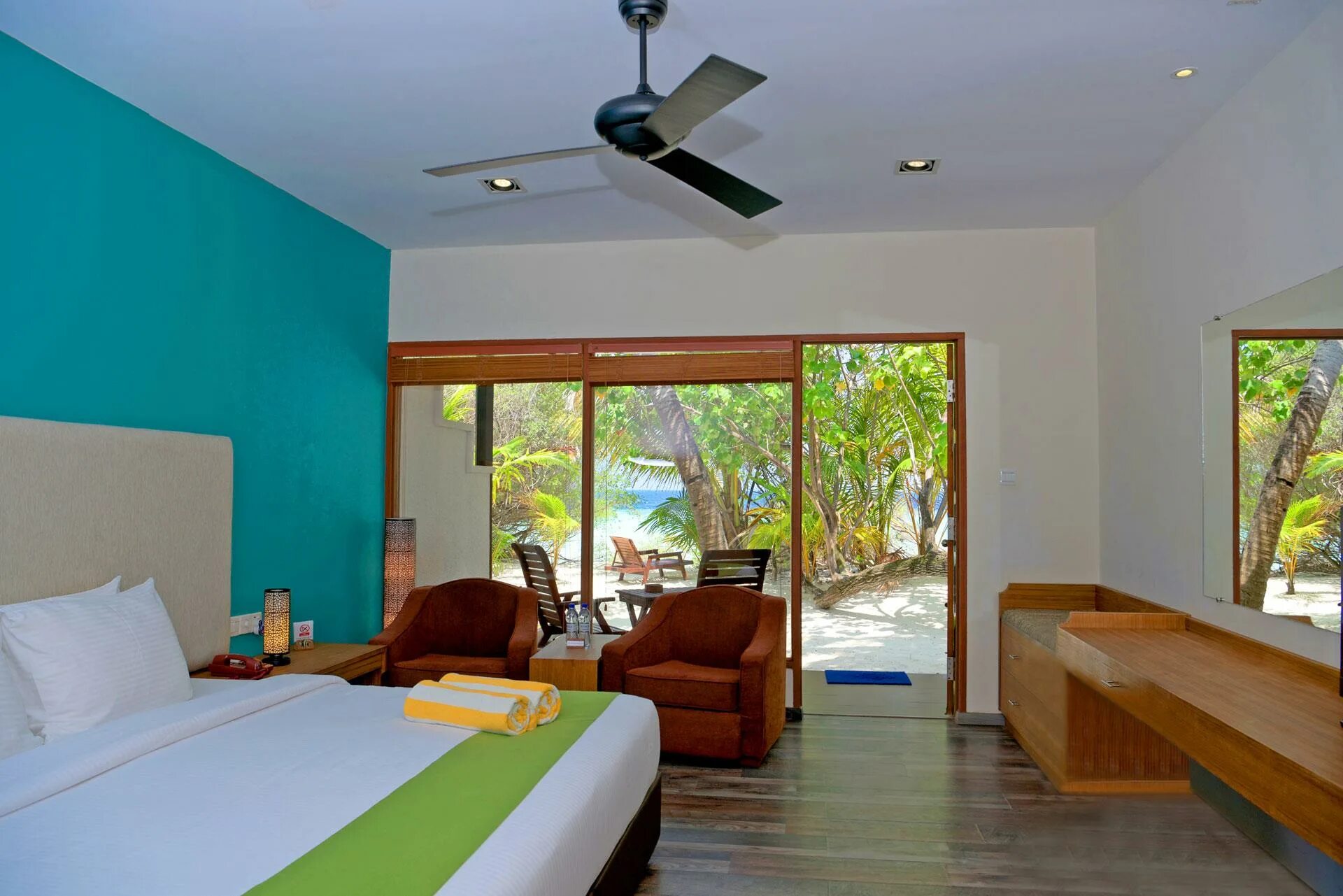 Отель Eriyadu Island Resort. Отель Eriyadu Island Resort 4*. Eriyadu Island Resort Maldives 4 **** (Северный Мале Атолл). Эрияду Делюкс Бич вилла Мальдивы. Eriyadu island 4