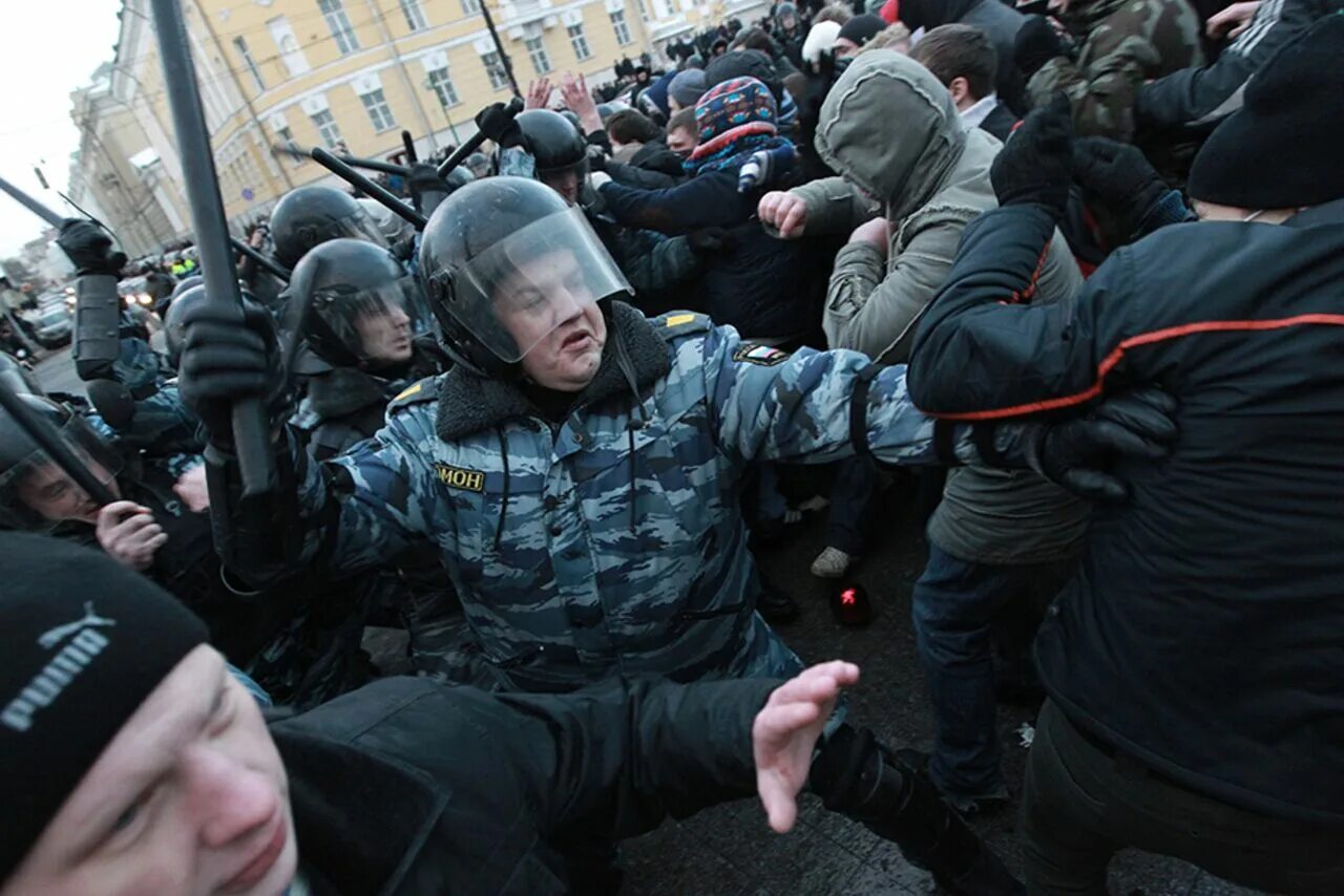 15 декабря 2010. Беспорядки на манежной площади 2010. демушкин манежка. манежная площадь 2010. &quot;11 декабря манежная площадь&quot; стенин.