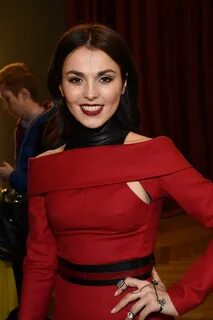 Еркектерге арналған моншада шашы бар әйел