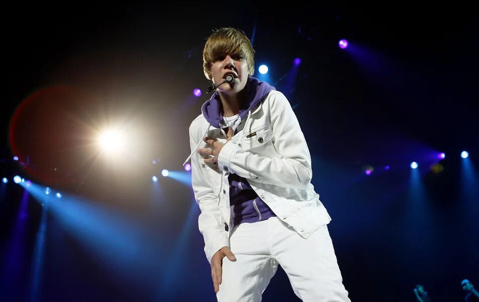 Justin Bieber концерт. Концерт Бибера в Москве. Концерт ревю это. Justin Bieber Concert look. Justin bieber mp3