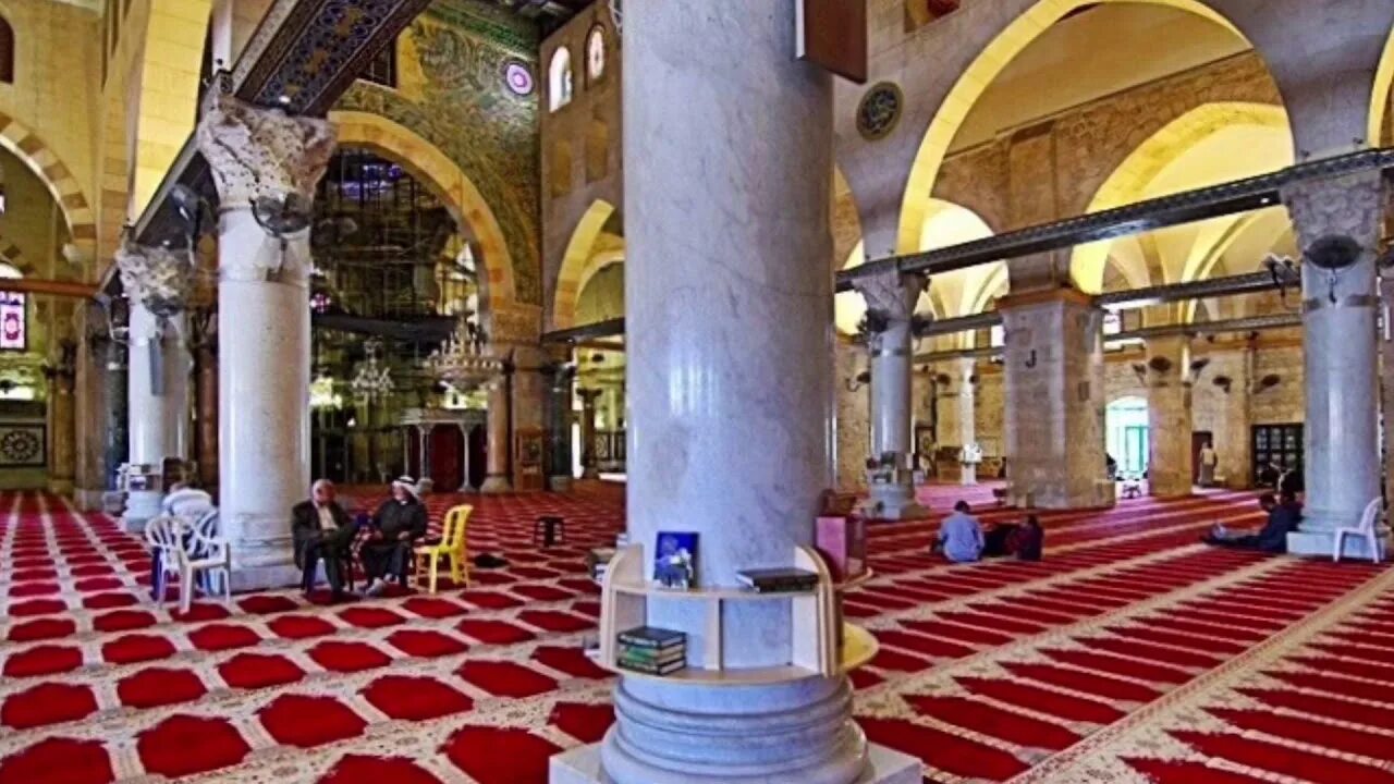 Inside al. Inside of masjid.