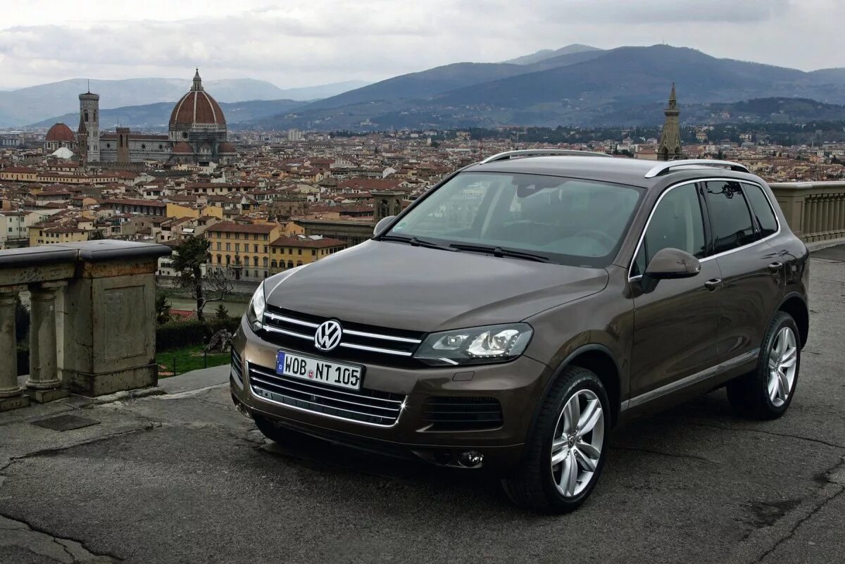 Volkswagen touareg 3.0 tdi. Фольксваген Туарег 2. Фольксваген Туарег 2011 года. Volkswagen Туарег. Фольксваген Туарег в6.