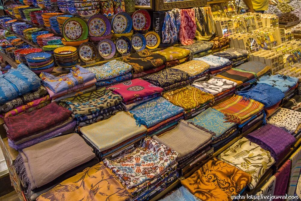 Что купить в баку. Сувениры из Египта. Сувениры из Египта рынок. Каир сувениры. Египетские ткани рынок.