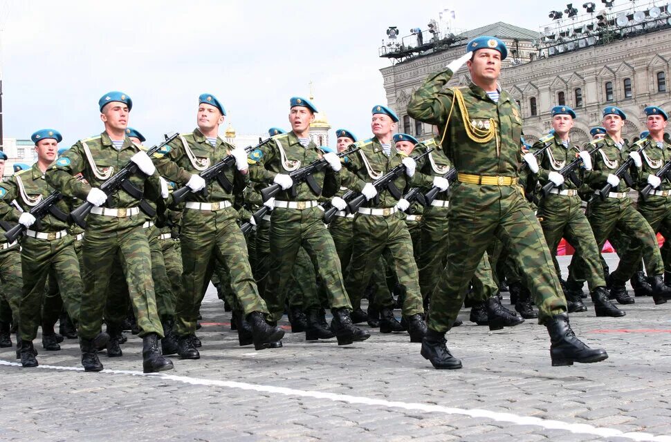 Солдаты на параде. Строй солдат на параде. 23 Февраля парад. Разные войска.