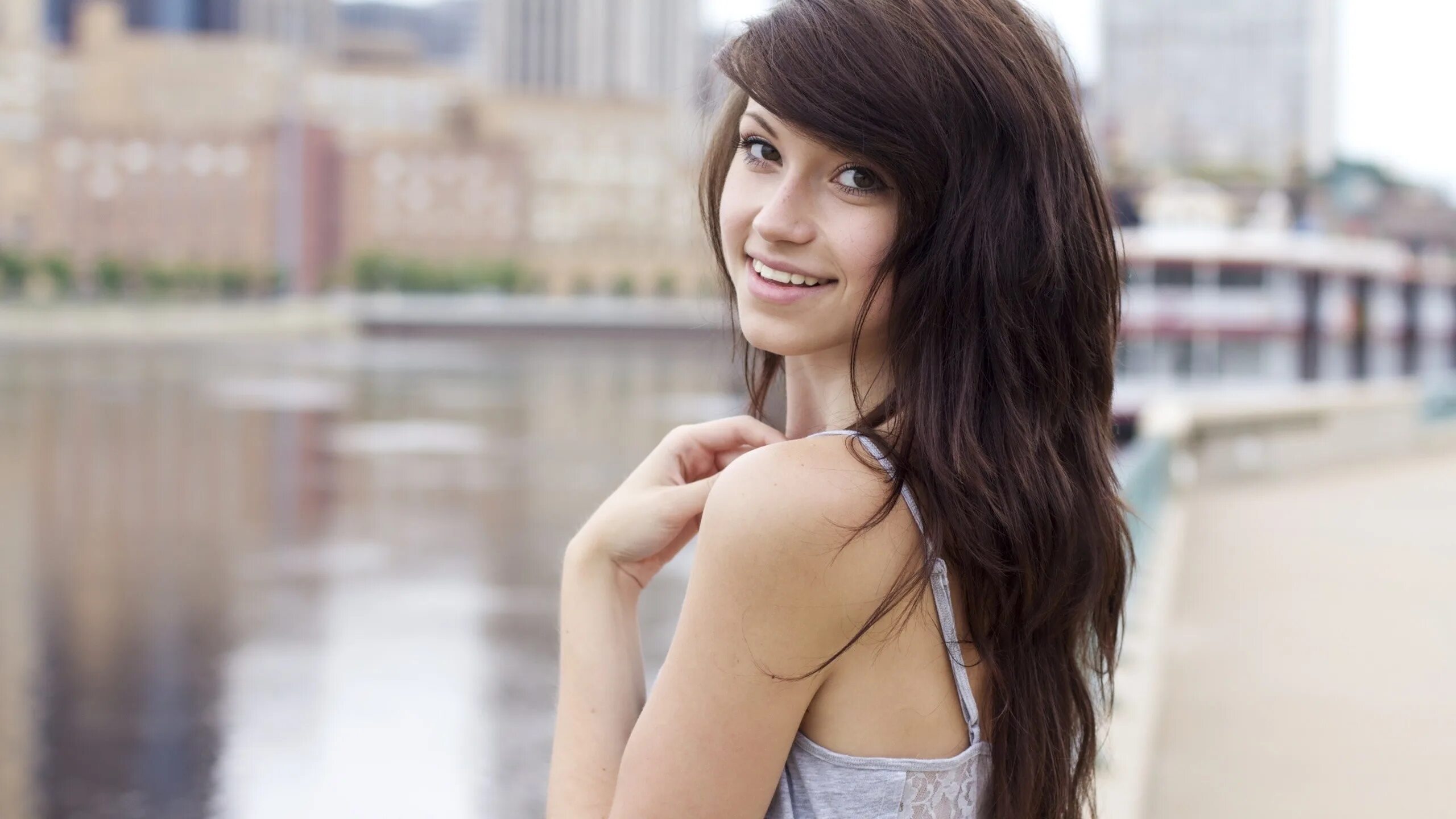 Raw brunettes