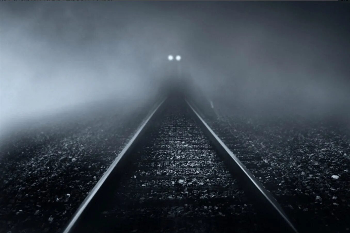 Никуда разряд. Страшные рельсы. Железная дорога в никуда. Рельсы в тумане. Страшная железная дорога.