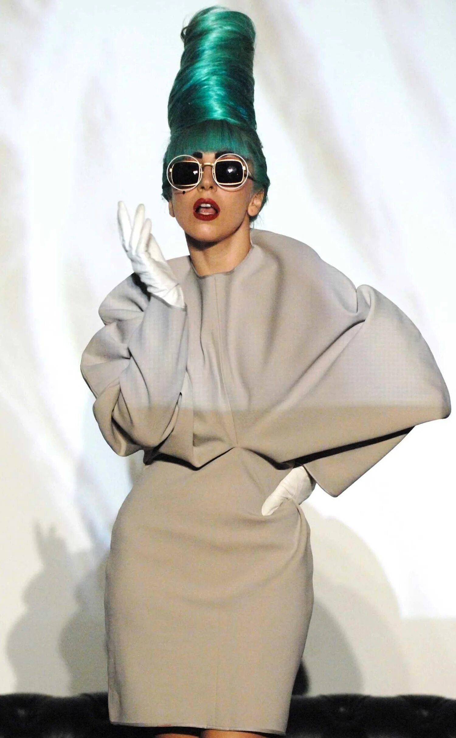 Леди гага костюмы. Леди Гага. Сценические костюмы леди Гага. Леди Гаги дизайнеры. Леди Гага образы.