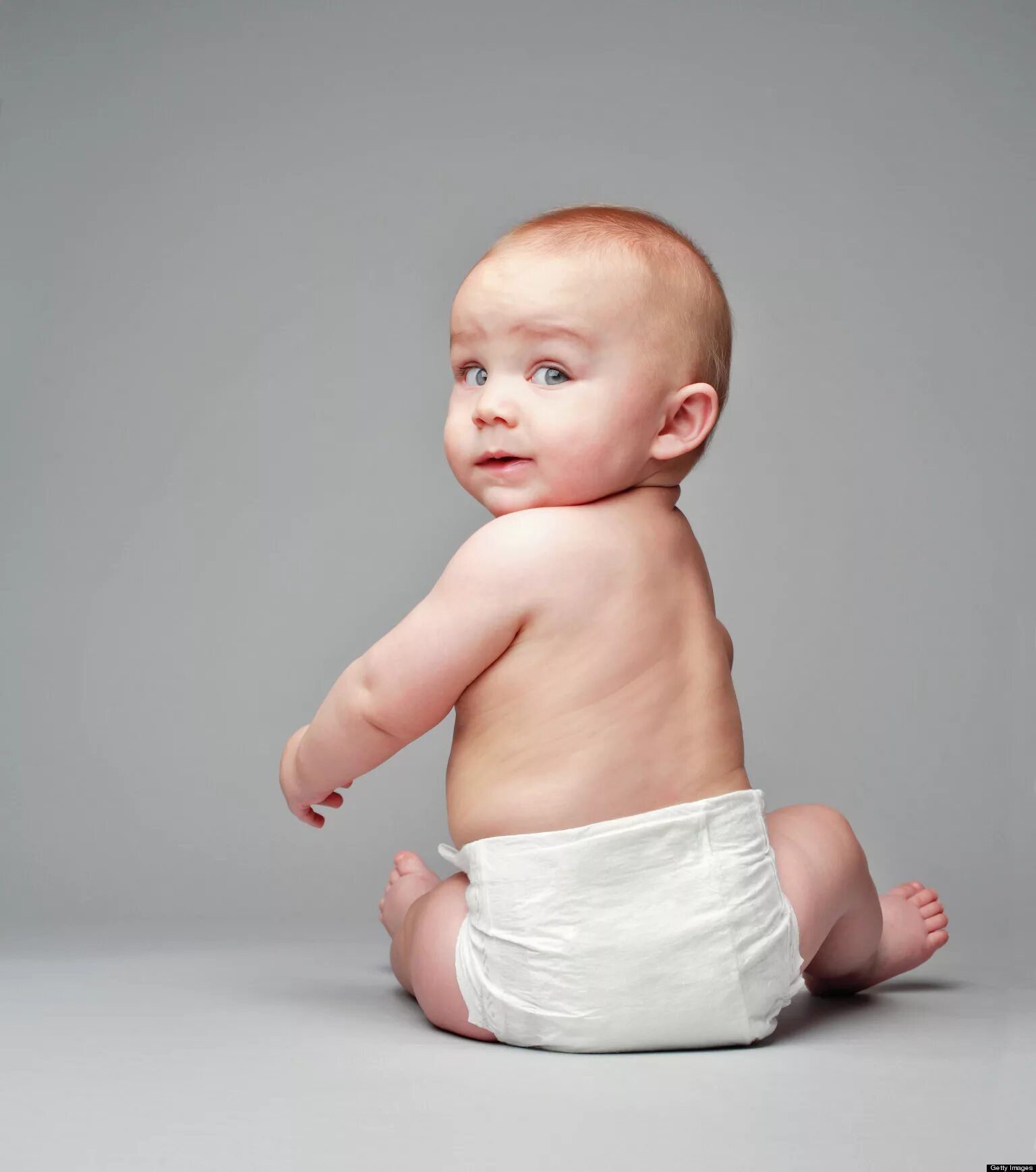 Span baby. Baby diapers подгузники. Ребенок в подгузнике. Малыш в памперсе. Малыш сидит.