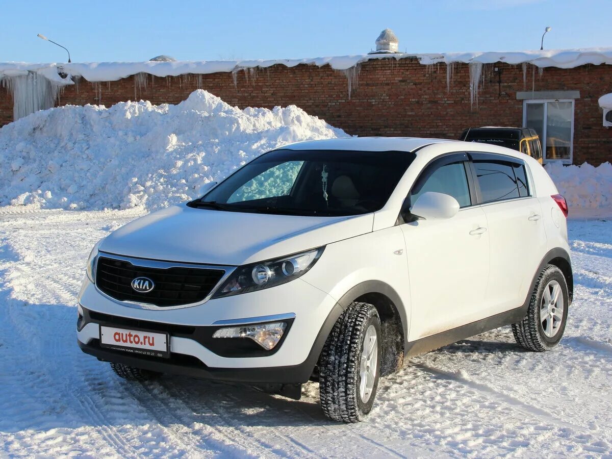 Купить киа спортаж 3. Kia Sportage, 2013 зима авто ру. Кия Спортейдж зимой. Спортейдж 3 Рестайлинг белый. Кия Спортейдж 2012 белый 2013.