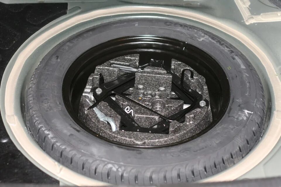 Запасное колесо ниссан мурано z51. Запасное колесо рено логан 1. Запаска киа рио 3. Фото запасного. Киа рио 3 багажник запаска.