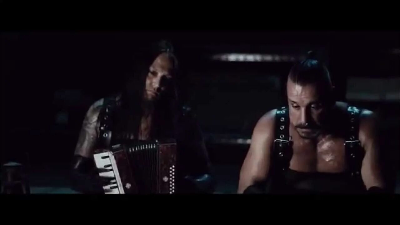 Fish on the run. Till lindemann fish on. тилль линдеманн фиш он. линдеманн fish on. тилль линдеманн с бородой.