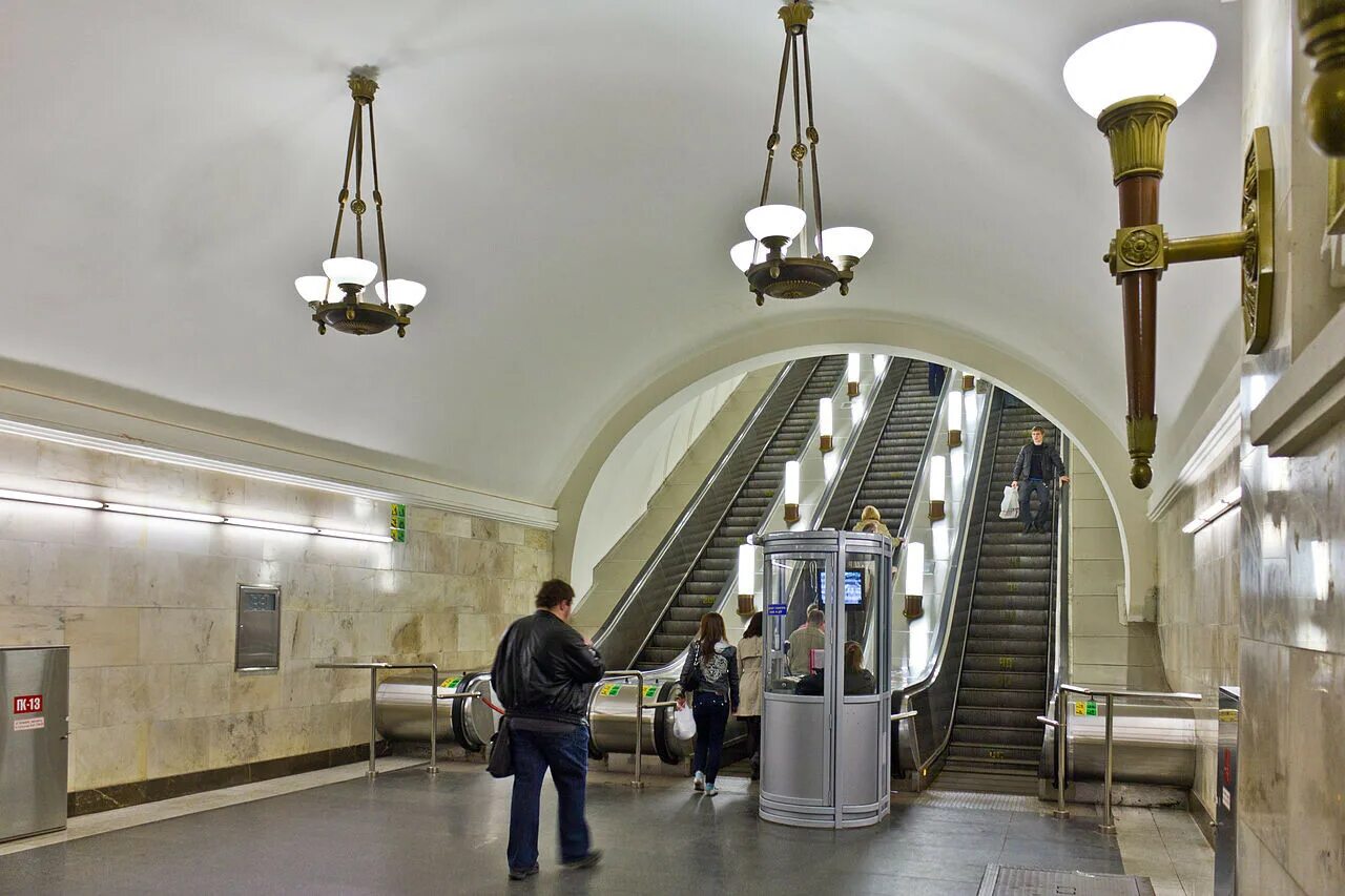 Метро октябрьская переход на кольцевую. Парк культуры радиальная выход. Метро октябрьская кольцевая выходы. Метро октябрьская кольцевая. Станция метро октябрьская кольцевая.