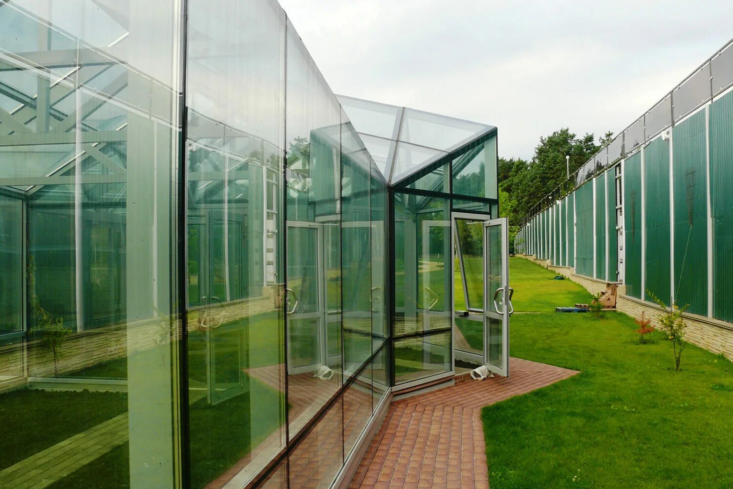 теплица greenhouse. остекленная теплица. стеклянная теплица. красивые стеклянные теплицы. английская теплица juliana.