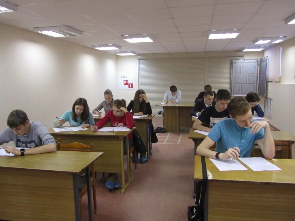 в городской олимпиаде участвовало 28 учеников