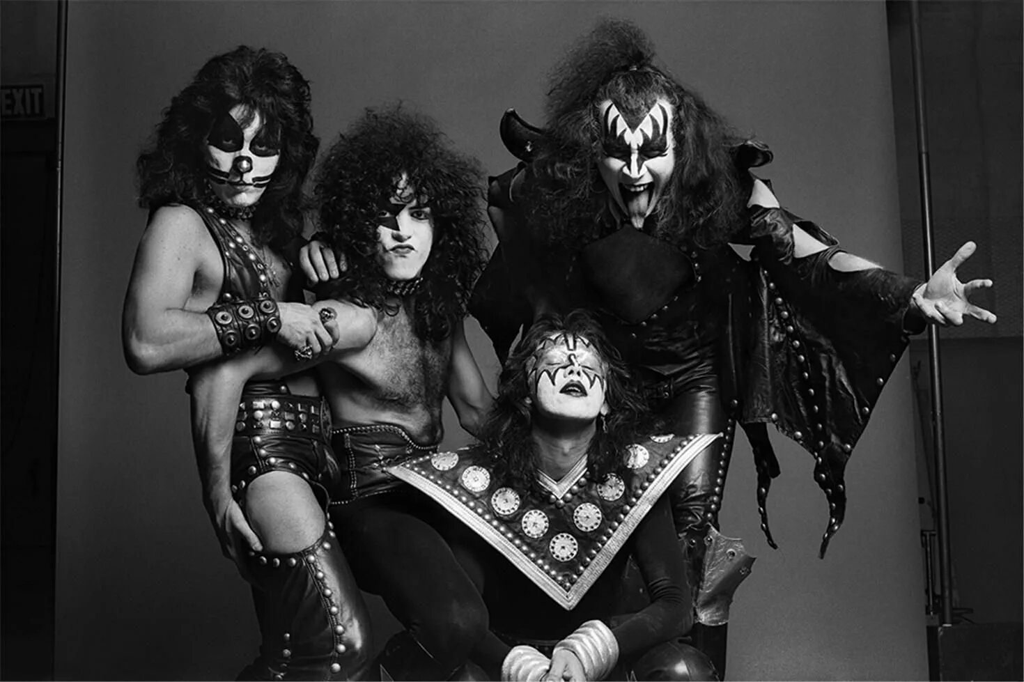 Группа Кисс. Кисс группа 1975. Группа Kiss без грима. Kiss группа 1974. Kiss истории