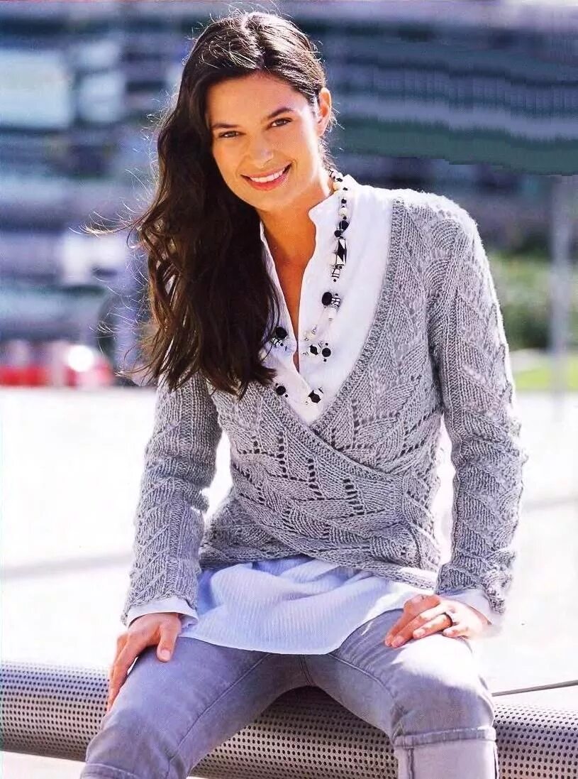 пуловер женский спицами. вязка для женщин спицами. вязаные пуловеры спицами со схемами модные. безрукавка женская спицами. свитер женский спицами.