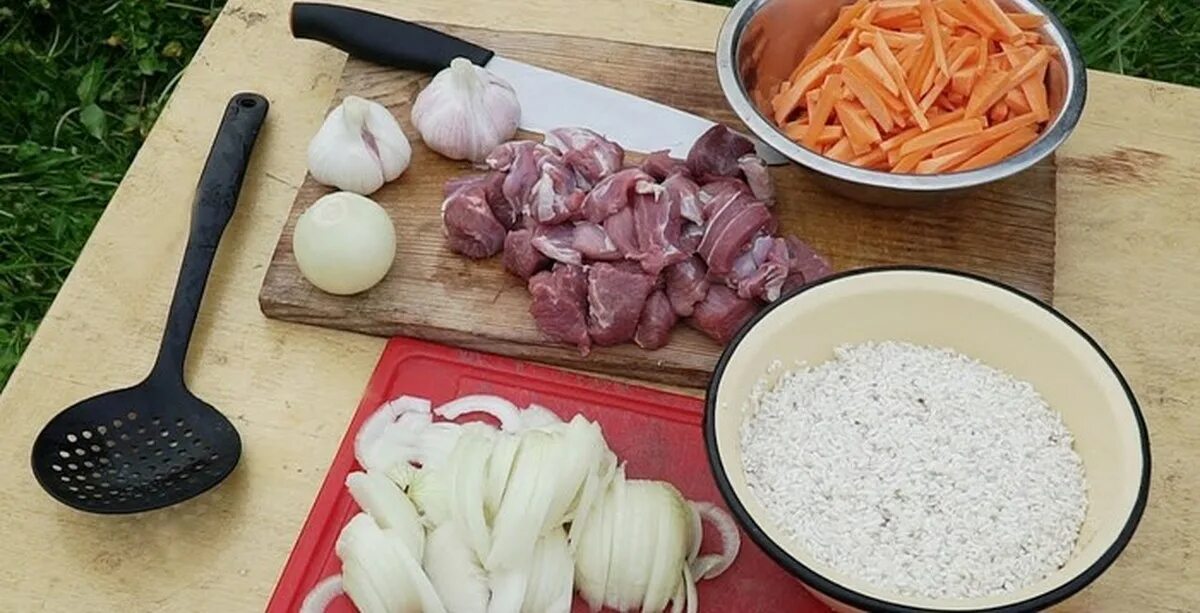 Продукты для плова узбекского. Ингредиенты для плова. Какие ингредиенты нужны для плова. Ингредиенты для плова. Приготовление плова ингредиенты.