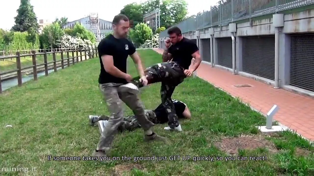 Ступней в пах. Ступней в пах