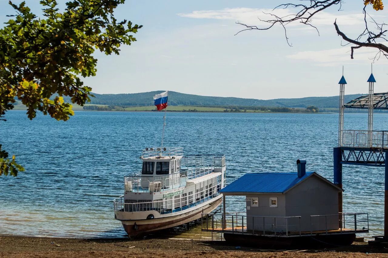 Гисметео нугуш. Берег нугушского водохранилища. пароход башкортостан нугуш. теплоход башкортостан нугуш. платина нугуш.