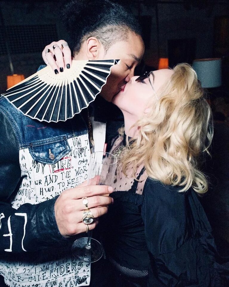 Уильямс мадонна. Уильямс мадонна. Мадонна с бойфрендом 2022. Мадонна и ее бойфренд ахламалик. Мадонна в 62.