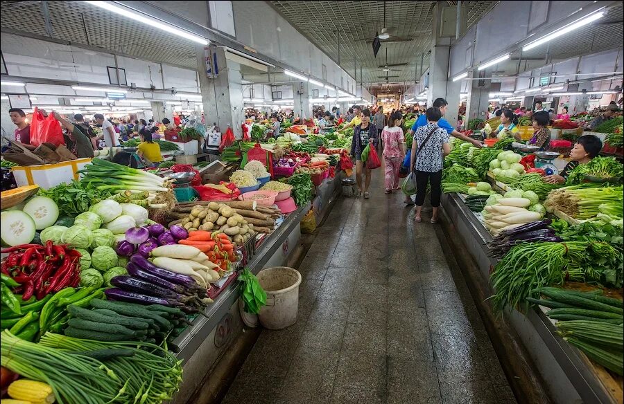 Овощи на рынке. Продуктовый рынок. Продовольственный рынок. Овощной базар.