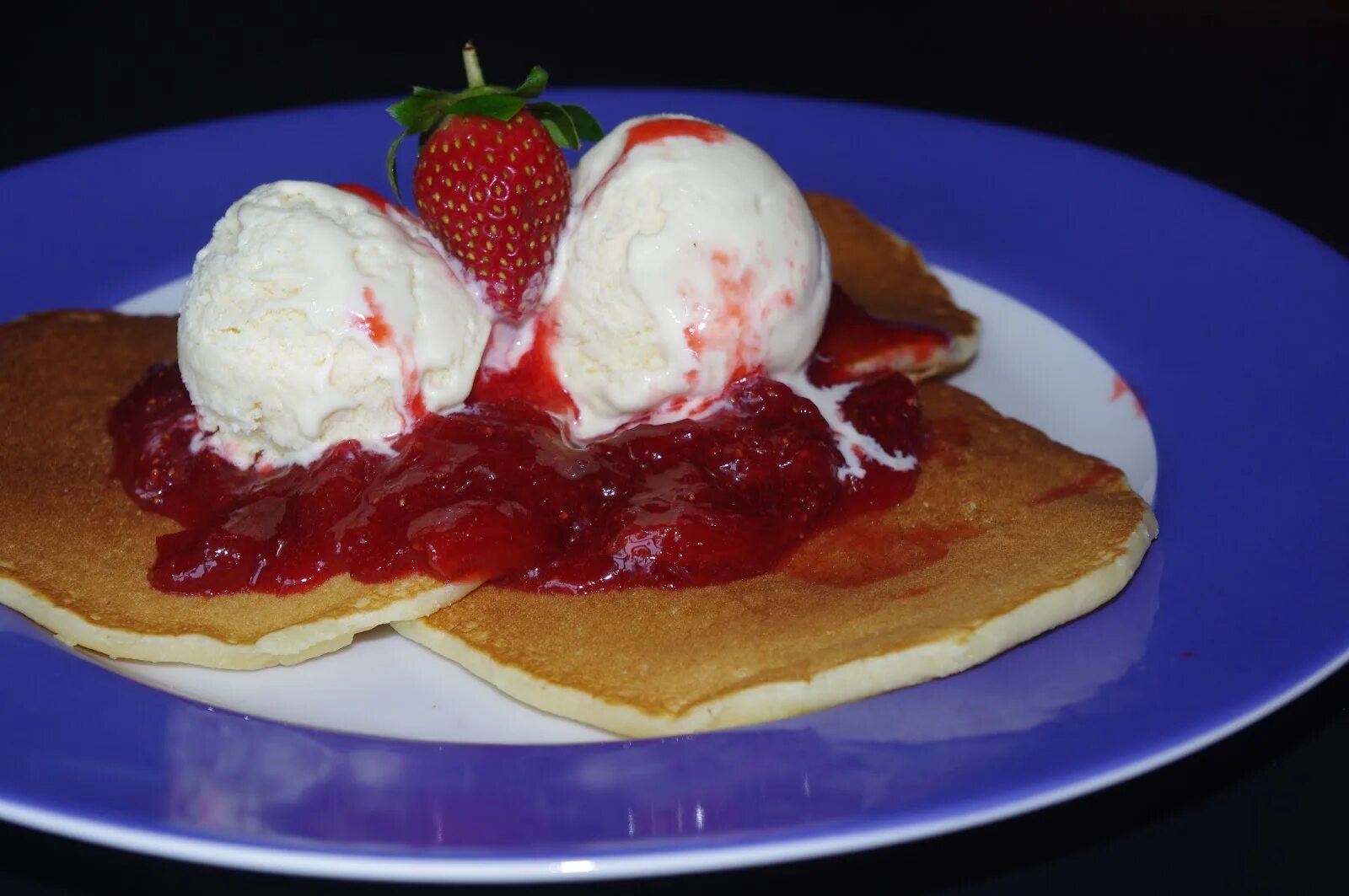 Strawberry crepe cookie. Strawberry Crepe cookie toppings. CRK Strawberry Crepe. Strawberry Crepe cookie пол.