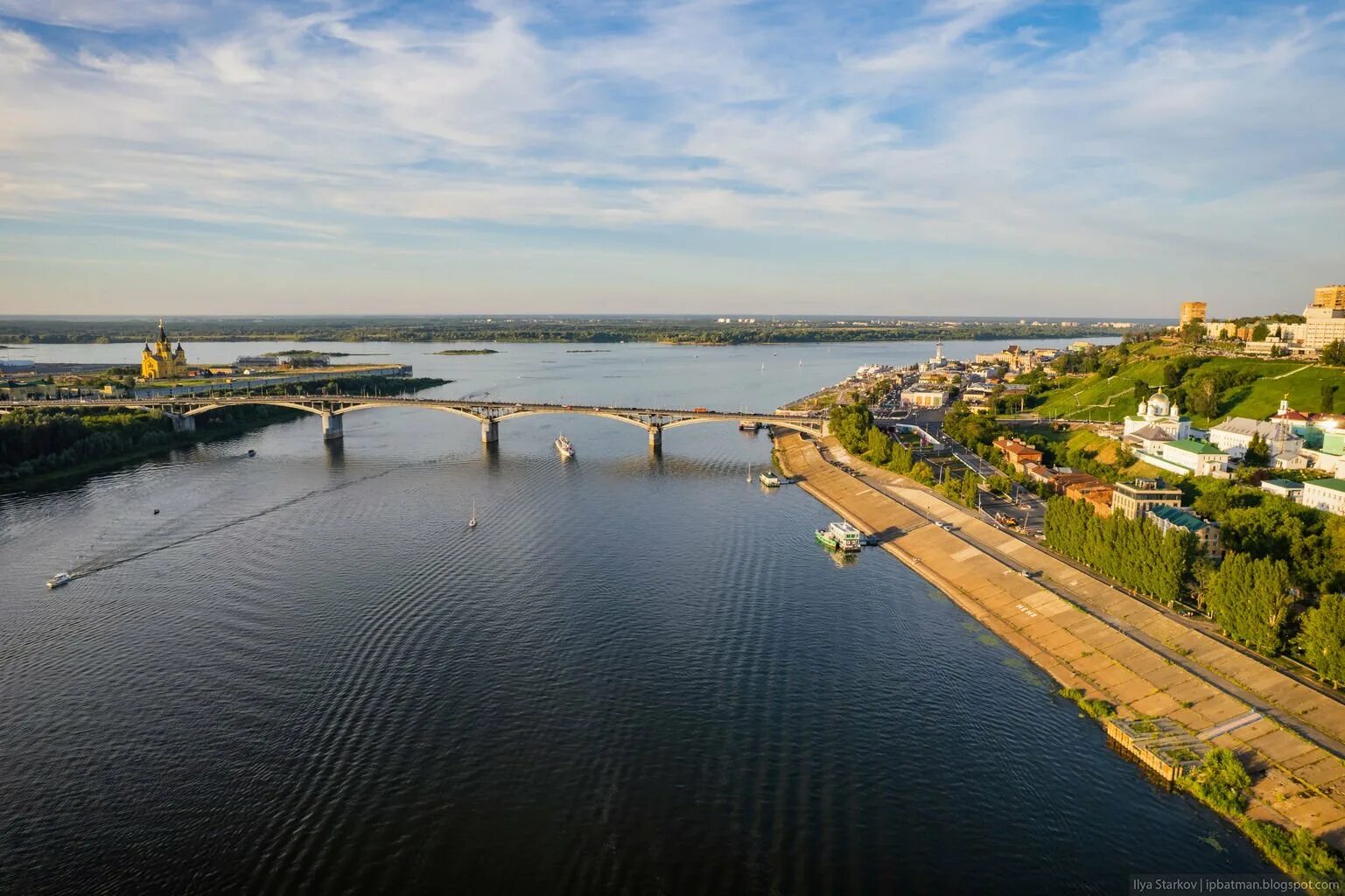 Слияние Оки и Волги в Нижнем Новгороде. Стрелка Оки и Волги в Нижнем Новгороде. Слияние рек Ока и Волга в Нижнем Новгороде. Нижний Новгород стрелка слияние двух рек.