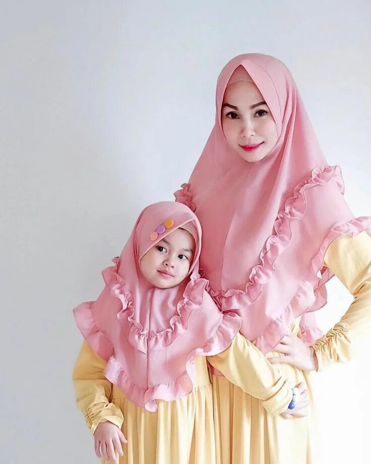 Дети в хиджабе. Ibu anak baju oren. Ibu anak baju oren. Ibu anak baju oren. Ibu anak baju oren.