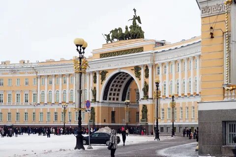 Здание на дворцовой площади
