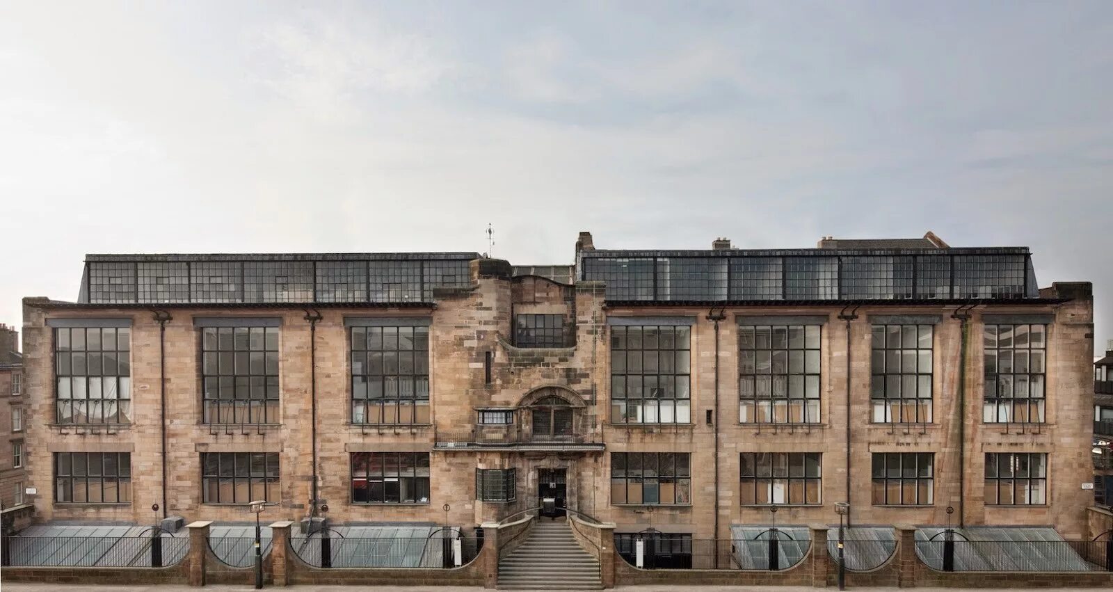 Charles rennie mackintosh architecture. Художественная школа в глазго. Glasgow school. Здание школы искусств в глазго макинтош. Макинтош художественная школа.