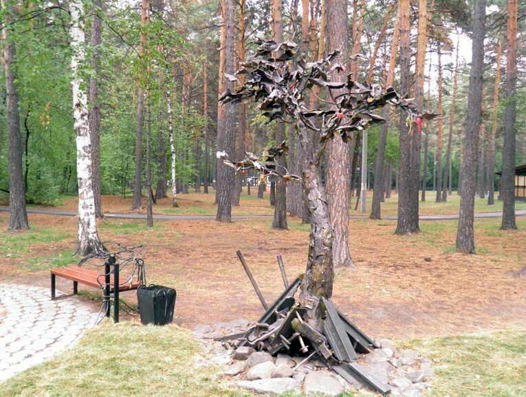 Заельцовский парк Новосибирск. Заельцовский парк Новосибирск аттракционы. Заельцовский парк беседки. Заельцовский парк Новосибирск лазелки. Беседка заельцовский