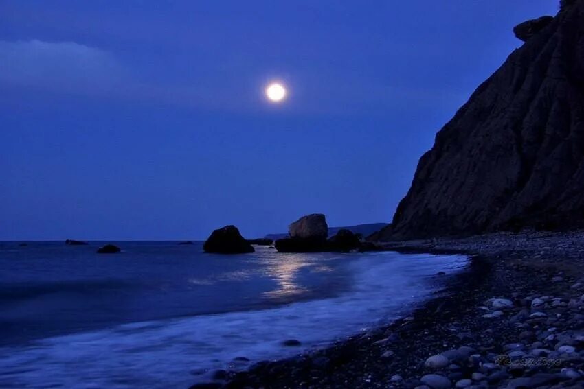 Ночь у берега 81гл. Крымское море ночью. Ночь в море. Ночное море Крым. Лунная ночь.