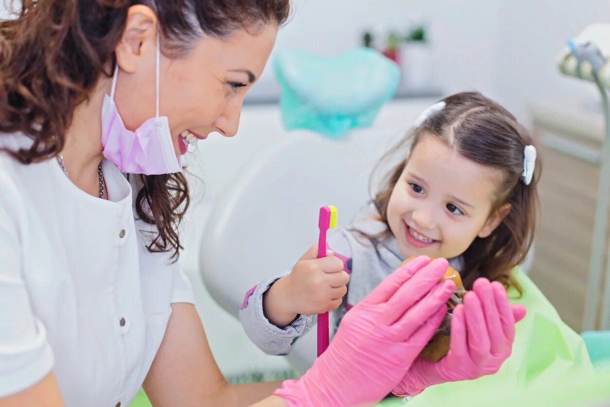 Врач гигиена детей и. Детская стоматология. Ребенок у стоматолога. Стоматология дети. Детский зубной.
