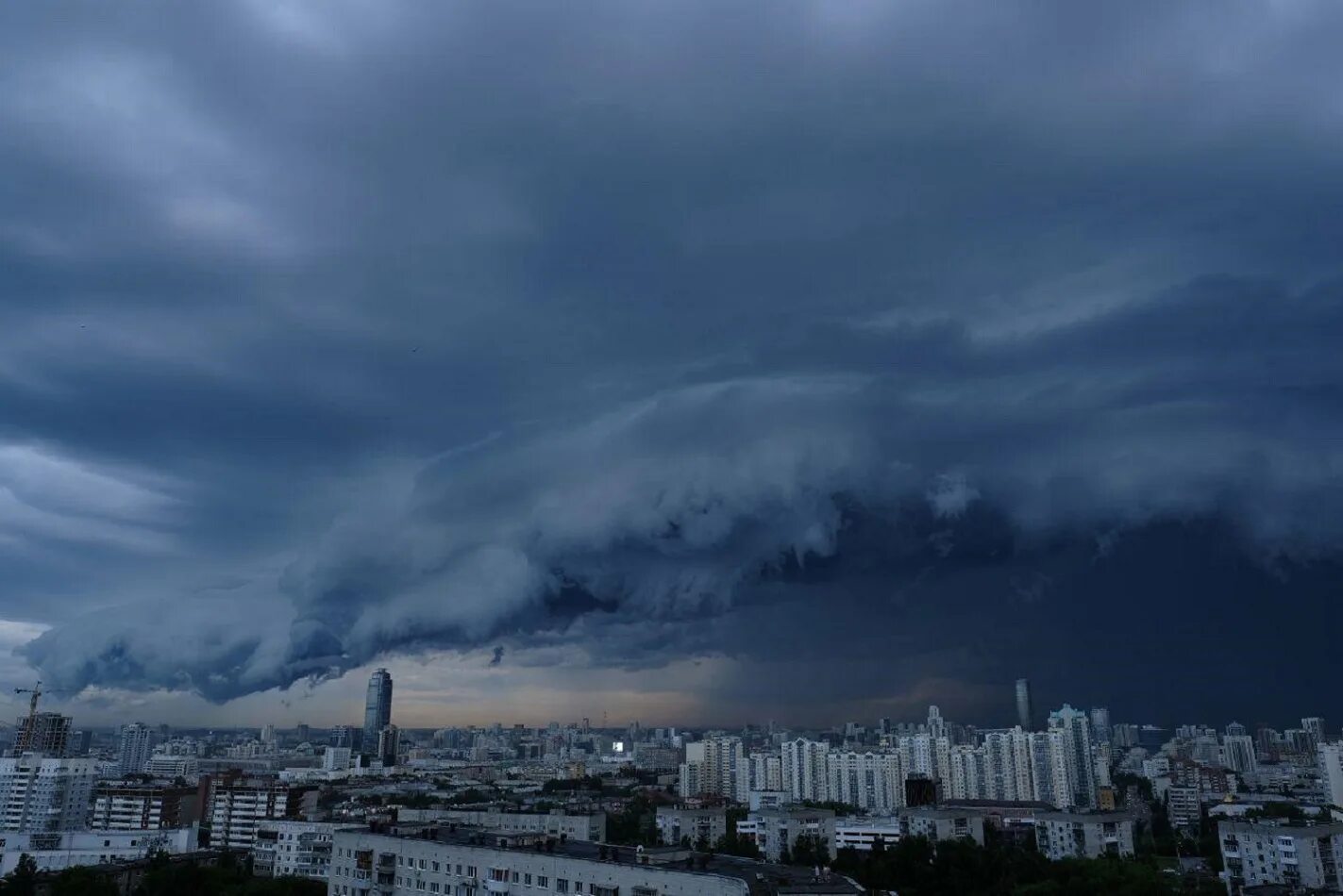 На москву надвигается ураган
