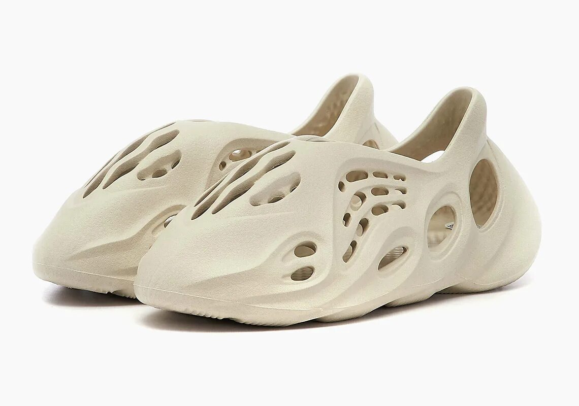 Yeezy foam runner коробка. Adidas yeezy foam runner mx sand. Yeezy foam runner mx cream clay. Yeezy foam sand. Адидас yeezy foam runner.