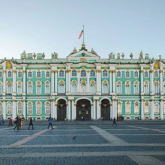 у эрмитажа 3. у эрмитажа 3. санкт-петербург 2009. дворцовая площадь в санкт-петербурге эрмитаж. адмиралтейская набережная 6.