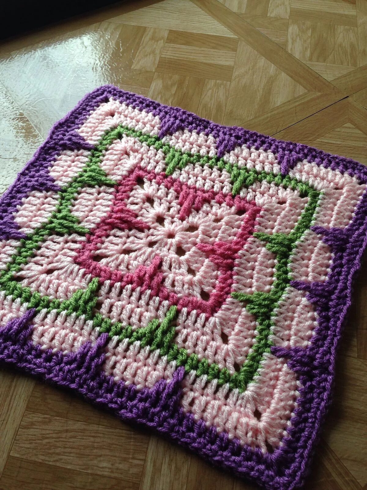 Как связать квадрат для пледа. Плед квадратами спицами. Бабушкин квадрат половик. Плед квадратами крючком. Как связать квадрат для пледа.