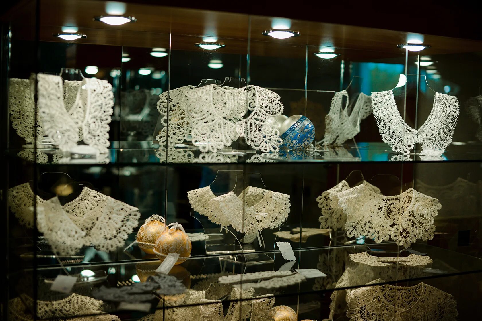 Вологодское кружево вологда. Фабричная кружево. Вологодские кружева. Платье из кордового кружева хб. Фабрика кружево.