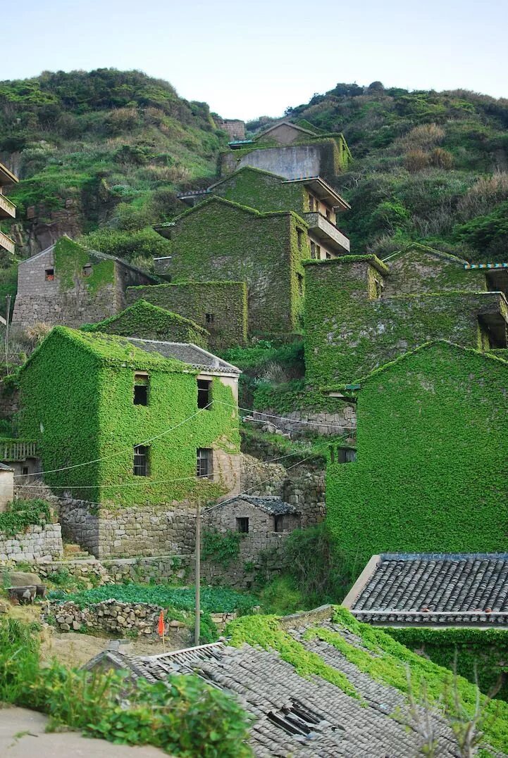 Abandoned village. Рыбацкая деревня в Шенгси. Рыбацкая деревня в Китае Шенгси. Заброшенная деревня остров Шенгси. Заброшенная Рыбацкая деревня Хутуван.