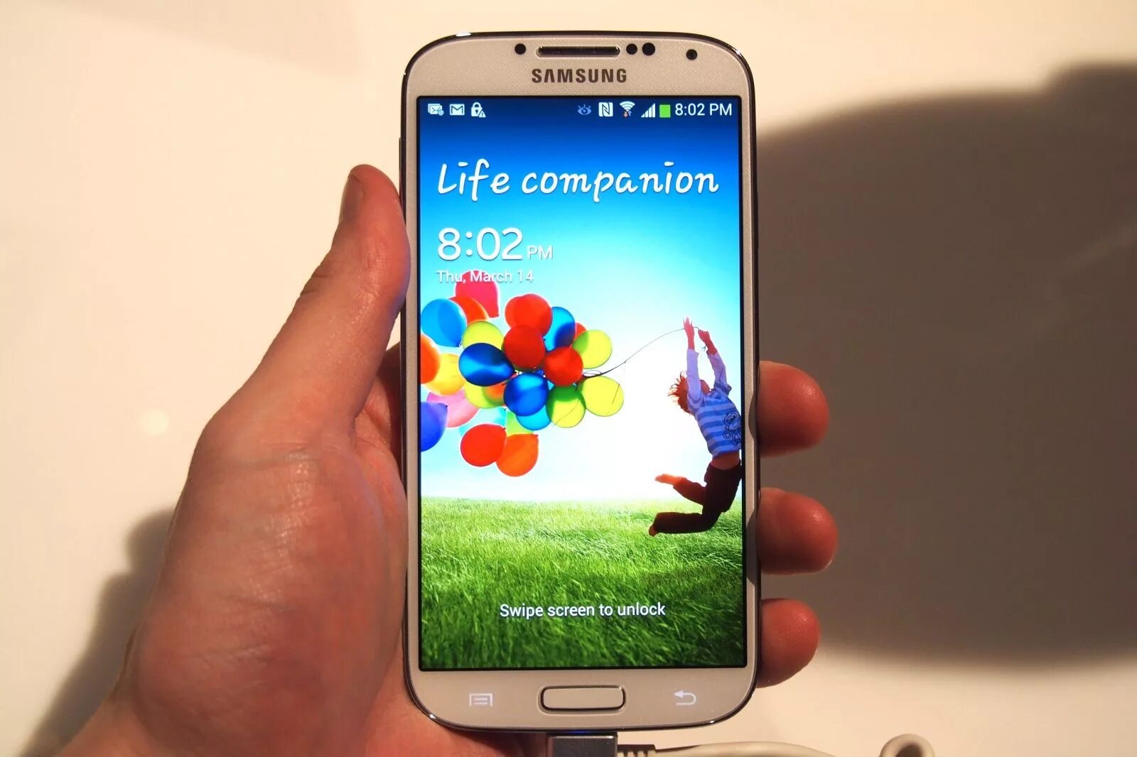 Обзор телефона samsung galaxy. Samsung Galaxy s4 gt-i9500. Samsung Galaxy s4 2013. Samsung Galaxy 4 gt i9500. Самсунг галакси с4 белый.