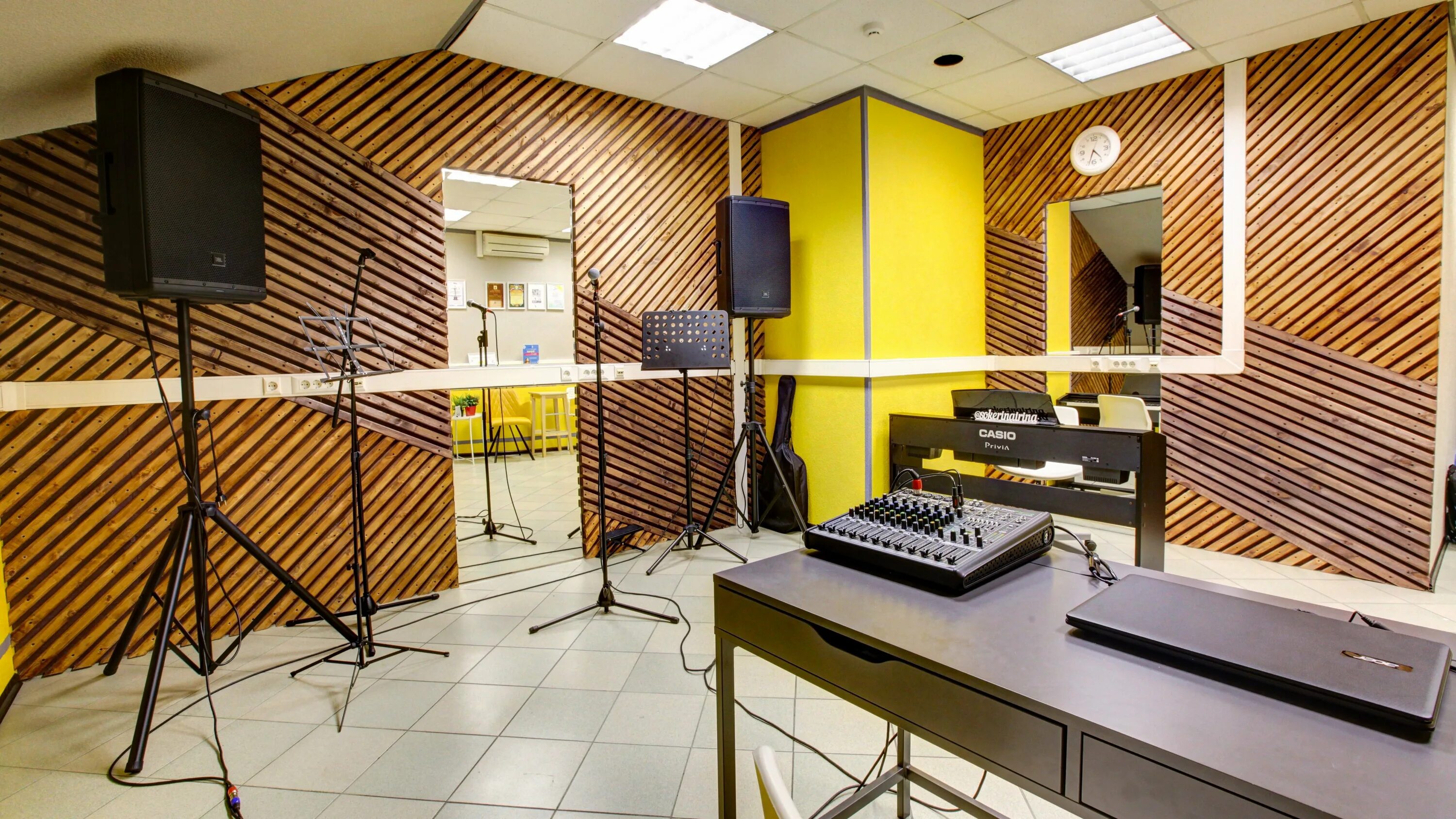 Частные уроки вокала в москве. Студия. Оборудование для студии звукозаписи. Студия вокала. Оборудование для вокальной студии.