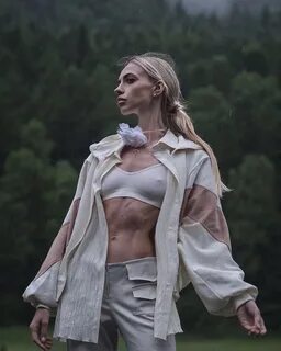 Katta ayollarning mushuk fotosuratlari