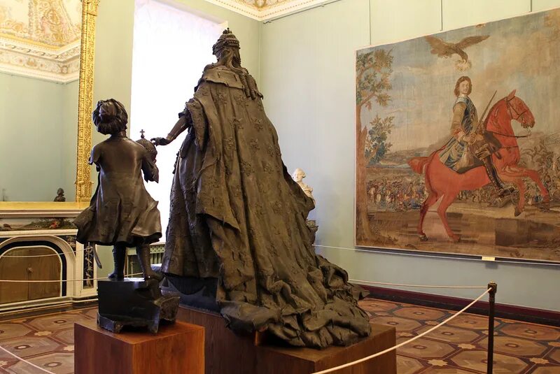 Скульптура Анны Иоанновны в русском музее. Произведение русского музея